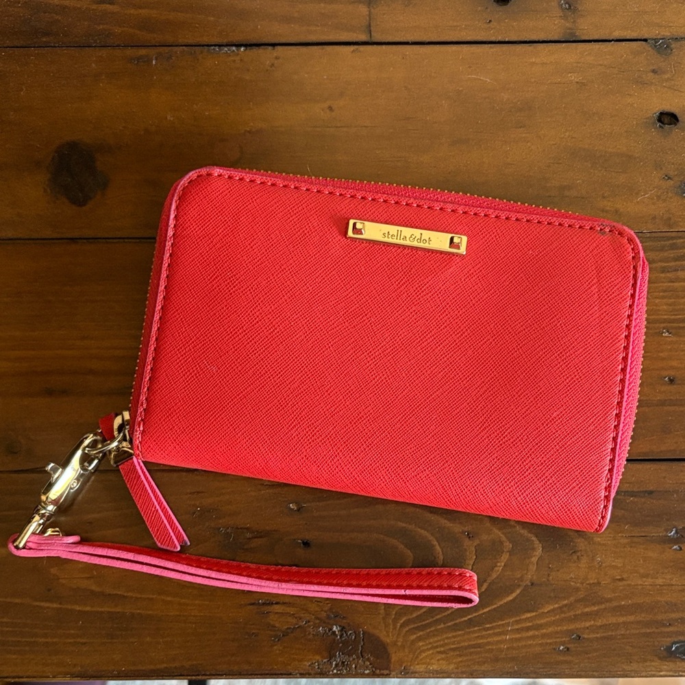 Stella & Dot Vibrant Red Wristlet